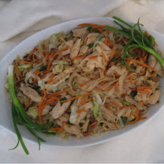 Rice Noodles With Chicken and Vegetables